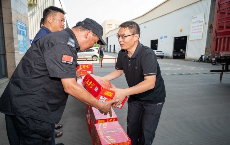 戰(zhàn)高溫、保供應(yīng)，嘉興市財貿(mào)工會主席陳云建慰問我司基層員工